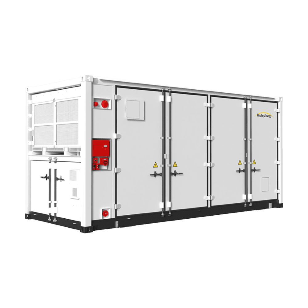 Witte industriële energieopslagcontainer van RocheEnergy met deuren en veiligheidssymbolen tegen een zwarte achtergrond.